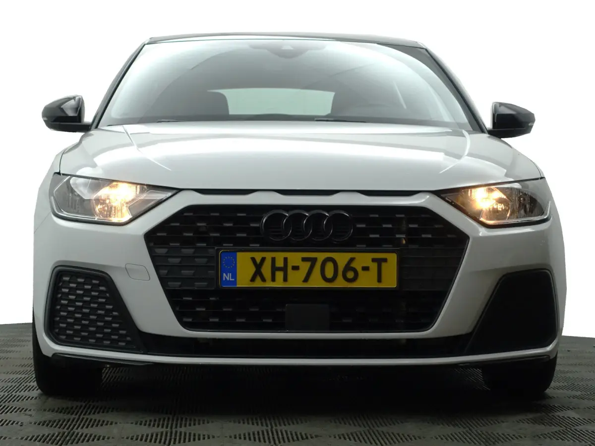 30 TFSI Pro Line Aut- Two Tone, Virtual Cockpit, Keyless, Lane Assist, Cruise