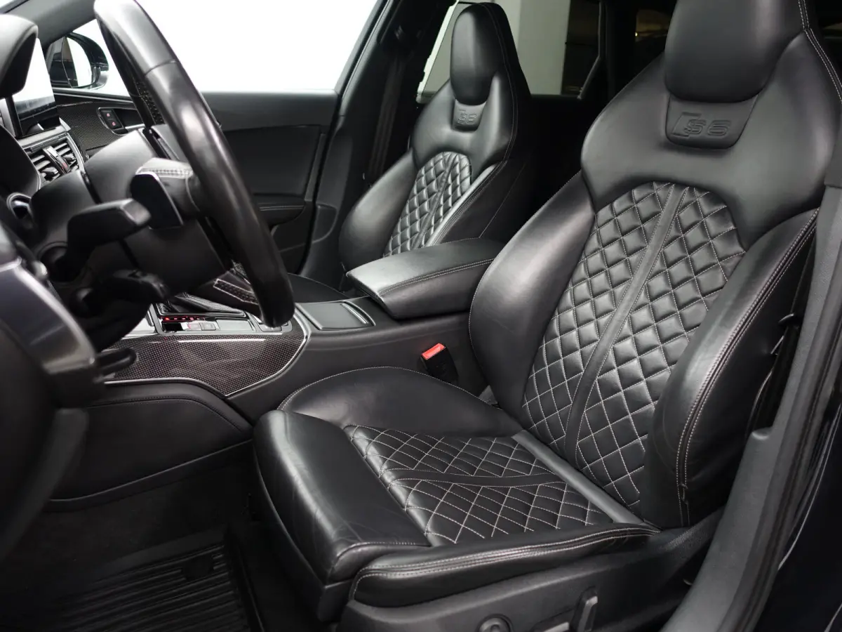 4.0 TFSI Performance Quattro Pro Line Plus- Ceramic remmen, Carbon, Design Interieur, Head Up, Xenon Led, Memory