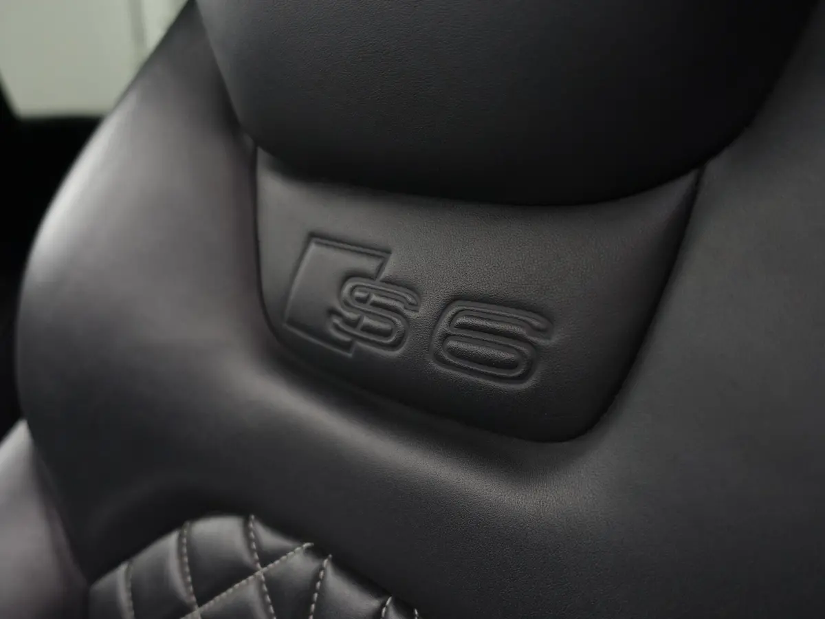 4.0 TFSI Performance Quattro Pro Line Plus- Ceramic remmen, Carbon, Design Interieur, Head Up, Xenon Led, Memory