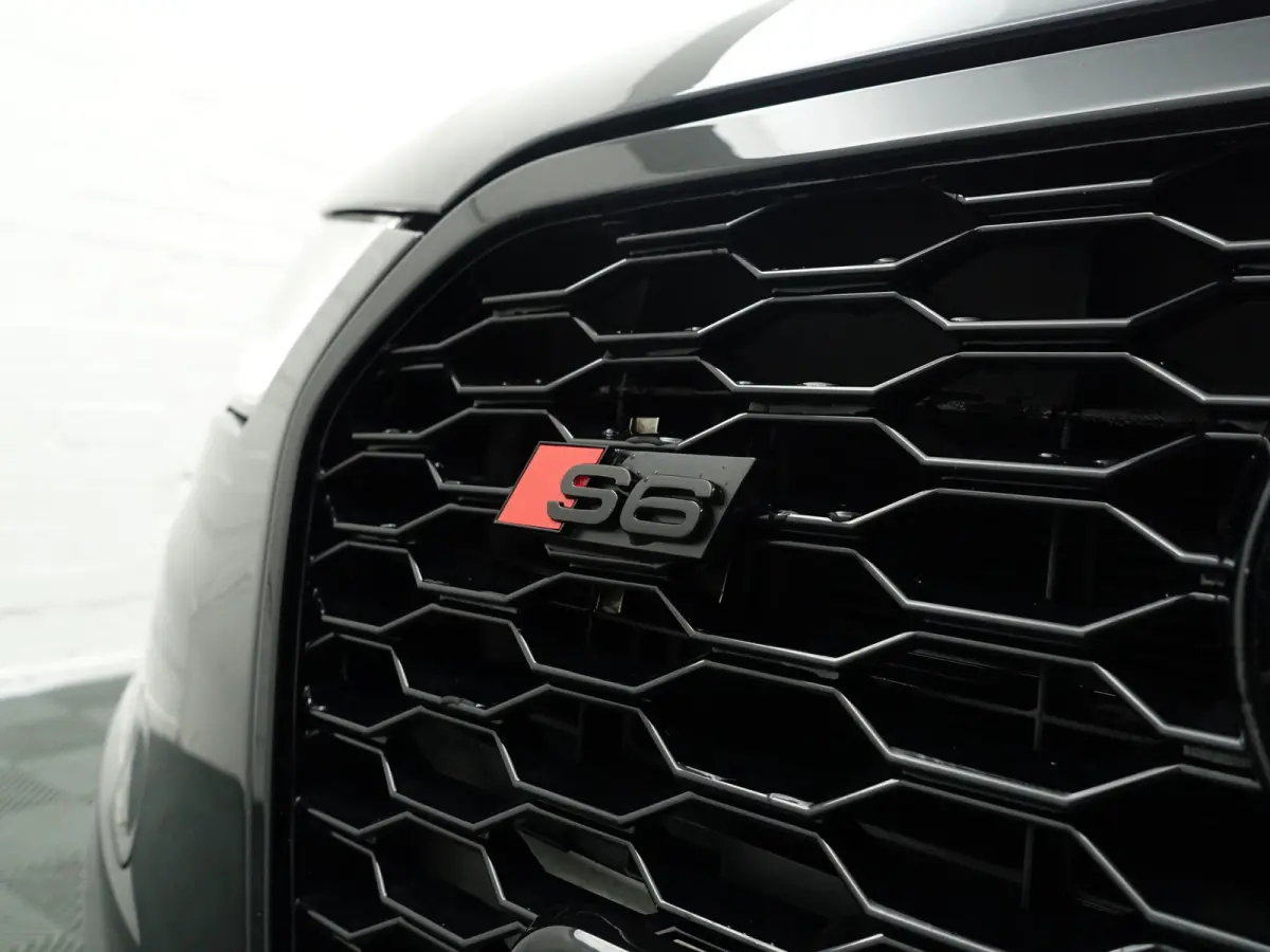4.0 TFSI Performance Quattro Pro Line Plus- Ceramic remmen, Carbon, Design Interieur, Head Up, Xenon Led, Memory