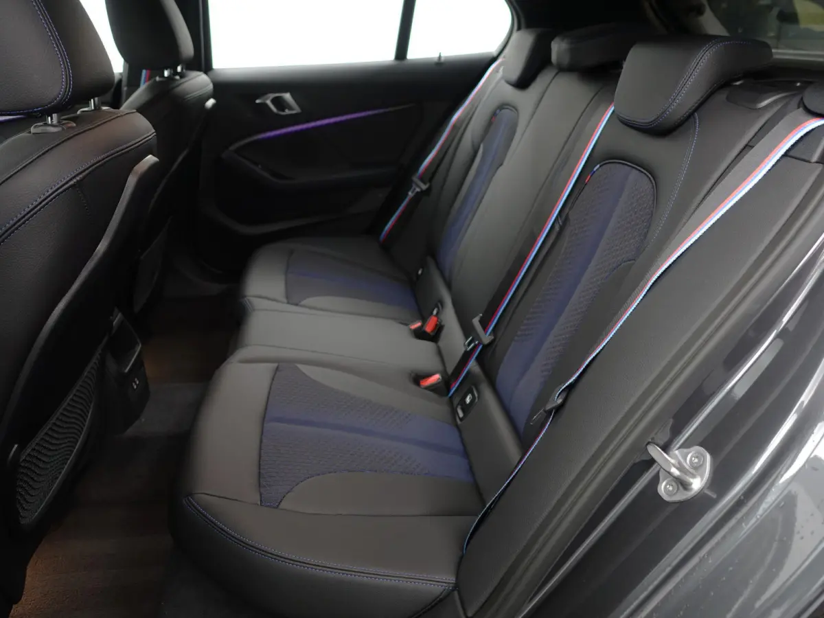 118i M Sport Performance Aut- Carplay, Android Auto, Xenon Led, Sfeerverlichting, Stoelverwarming, Shadowline