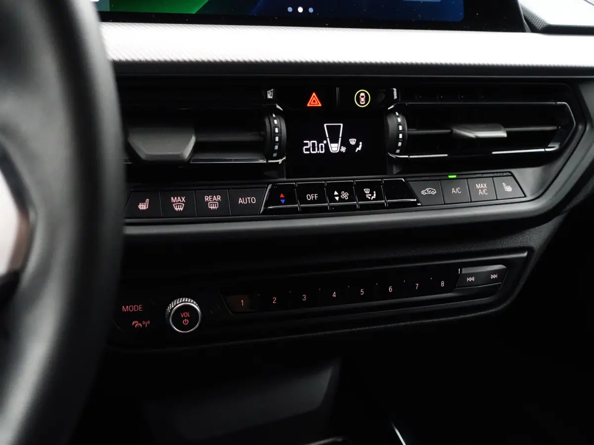 118i M Sport Performance Aut- Carplay, Android Auto, Xenon Led, Sfeerverlichting, Stoelverwarming, Shadowline