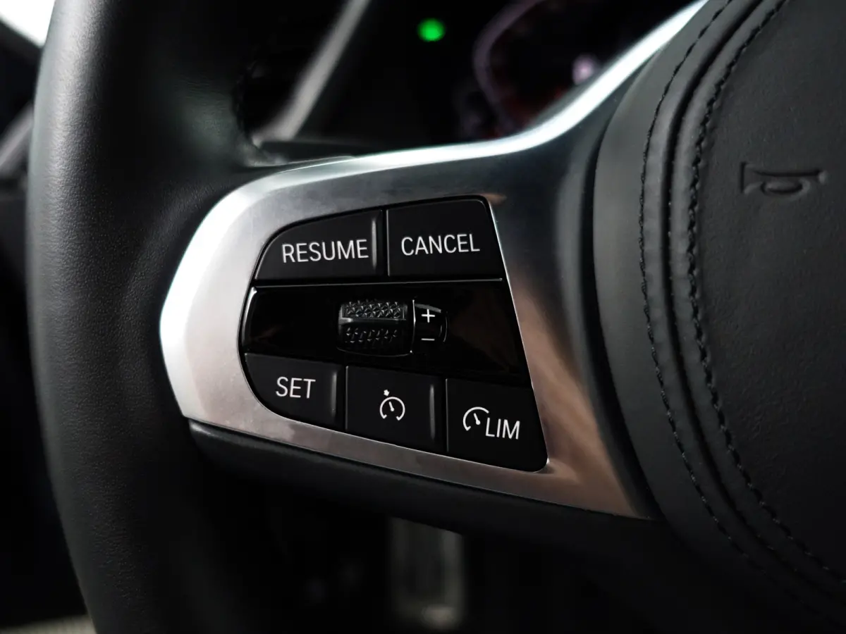 118i M Sport Performance Aut- Carplay, Android Auto, Xenon Led, Sfeerverlichting, Stoelverwarming, Shadowline