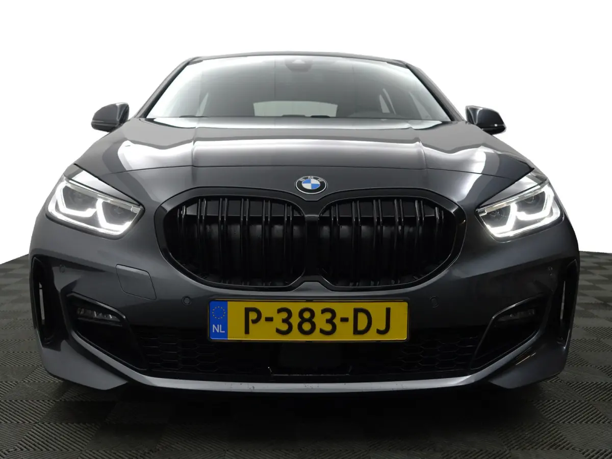 118i M Sport Performance Aut- Carplay, Android Auto, Xenon Led, Sfeerverlichting, Stoelverwarming, Shadowline