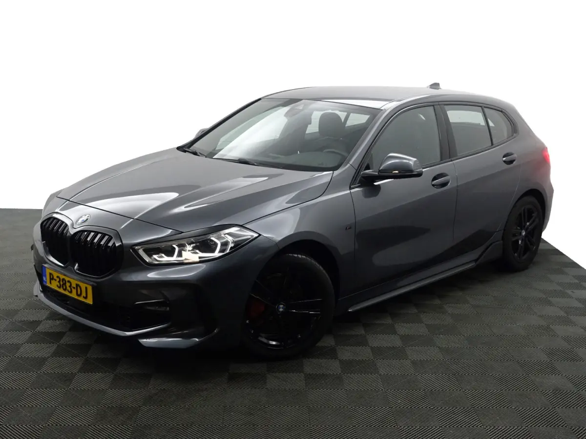 118i M Sport Performance Aut- Carplay, Android Auto, Xenon Led, Sfeerverlichting, Stoelverwarming, Shadowline