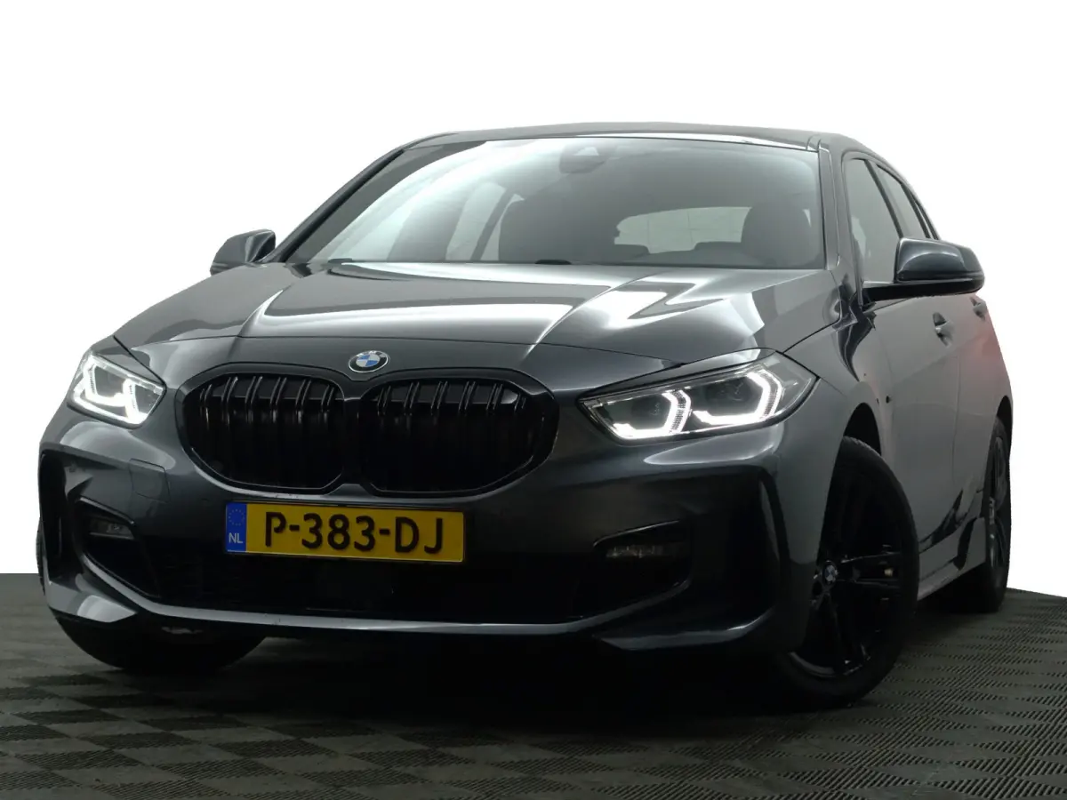 118i M Sport Performance Aut- Carplay, Android Auto, Xenon Led, Sfeerverlichting, Stoelverwarming, Shadowline