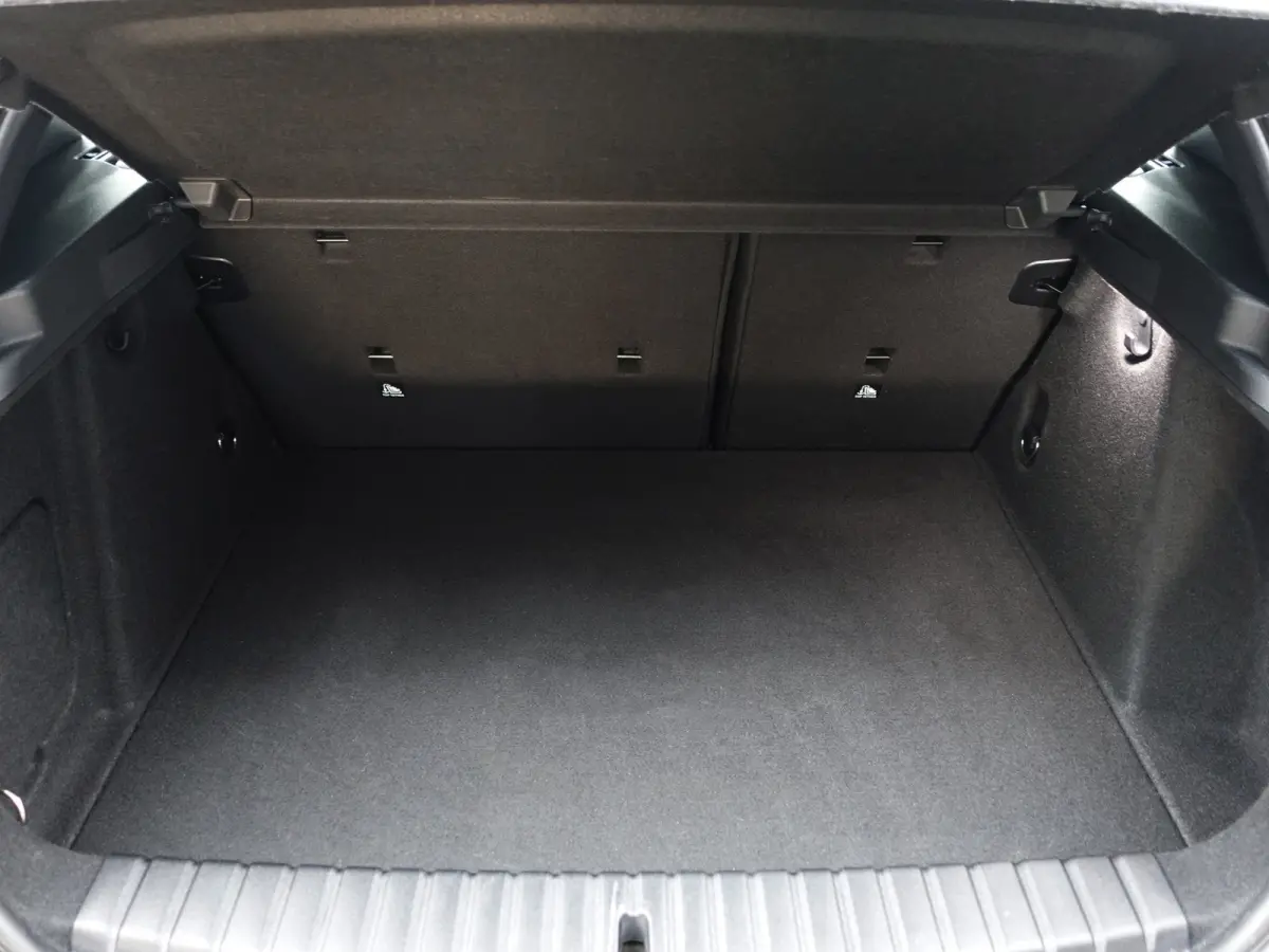 118i M Sport Performance Aut- Carplay, Android Auto, Xenon Led, Sfeerverlichting, Stoelverwarming, Shadowline