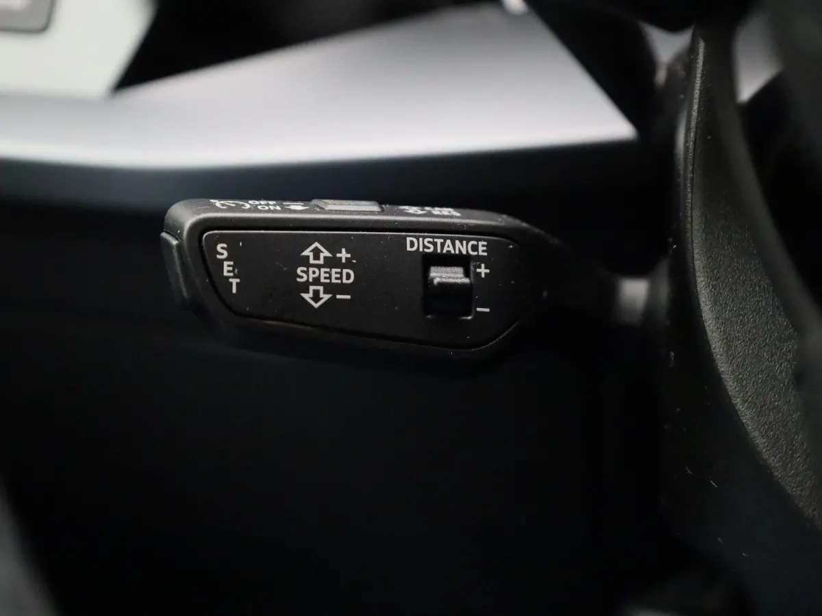 40 TFSI e Advanced edition 204 PK l Adaptive cruise control l Achteruitrijcamera l Stoelverwarming l Climate Control l Navigatie l Apple Carplay / Android Auto l Elektr. instel. bestuurd.sto