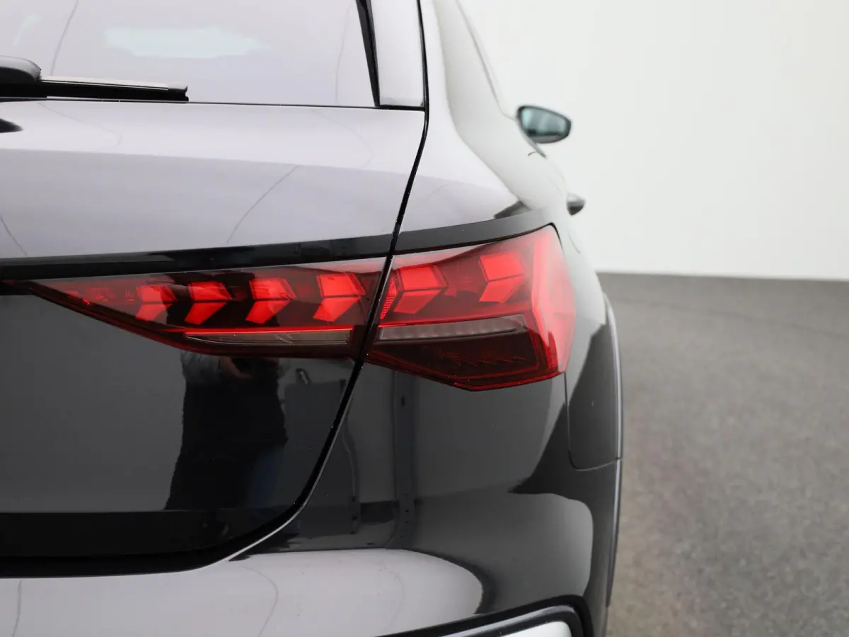 40 TFSI e Advanced edition 204 PK l Adaptive cruise control l Achteruitrijcamera l Stoelverwarming l Climate Control l Navigatie l Apple Carplay / Android Auto l Elektr. instel. bestuurd.sto