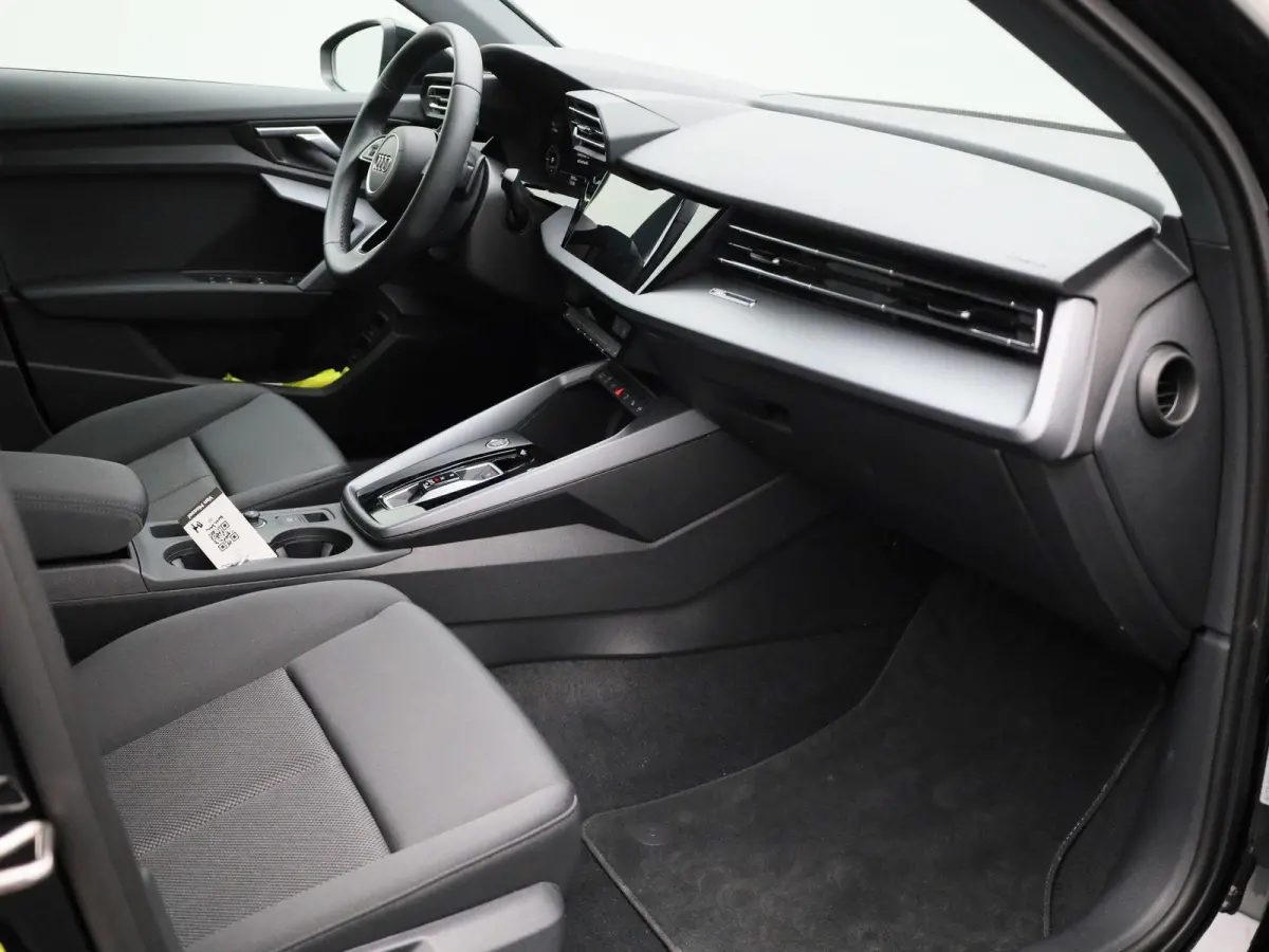 40 TFSI e Advanced edition 204 PK l Adaptive cruise control l Achteruitrijcamera l Stoelverwarming l Climate Control l Navigatie l Apple Carplay / Android Auto l Elektr. instel. bestuurd.sto