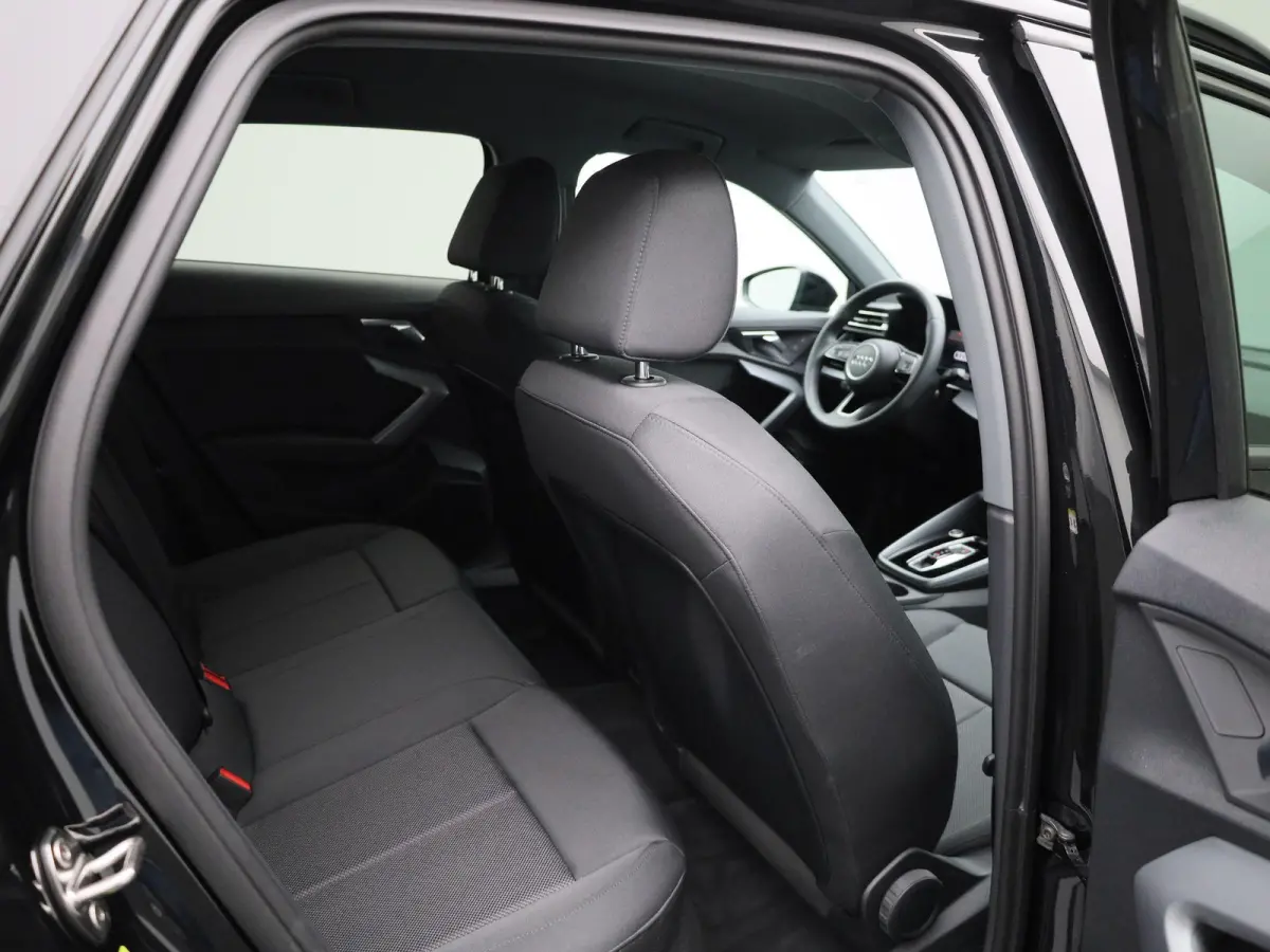 40 TFSI e Advanced edition 204 PK l Adaptive cruise control l Achteruitrijcamera l Stoelverwarming l Climate Control l Navigatie l Apple Carplay / Android Auto l Elektr. instel. bestuurd.sto