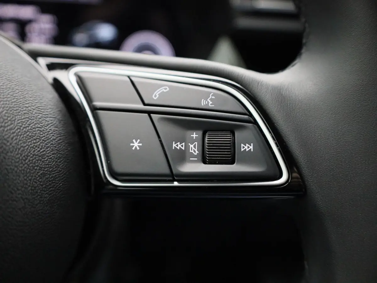 40 TFSI e Advanced edition 204 PK l Adaptive cruise control l Achteruitrijcamera l Stoelverwarming l Climate Control l Navigatie l Apple Carplay / Android Auto l Elektr. instel. bestuurd.sto