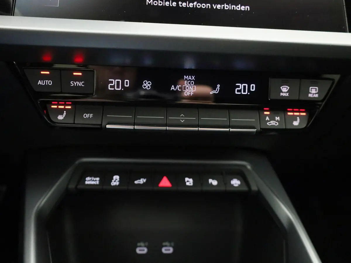 40 TFSI e Advanced edition 204 PK l Adaptive cruise control l Achteruitrijcamera l Stoelverwarming l Climate Control l Navigatie l Apple Carplay / Android Auto l Elektr. instel. bestuurd.sto