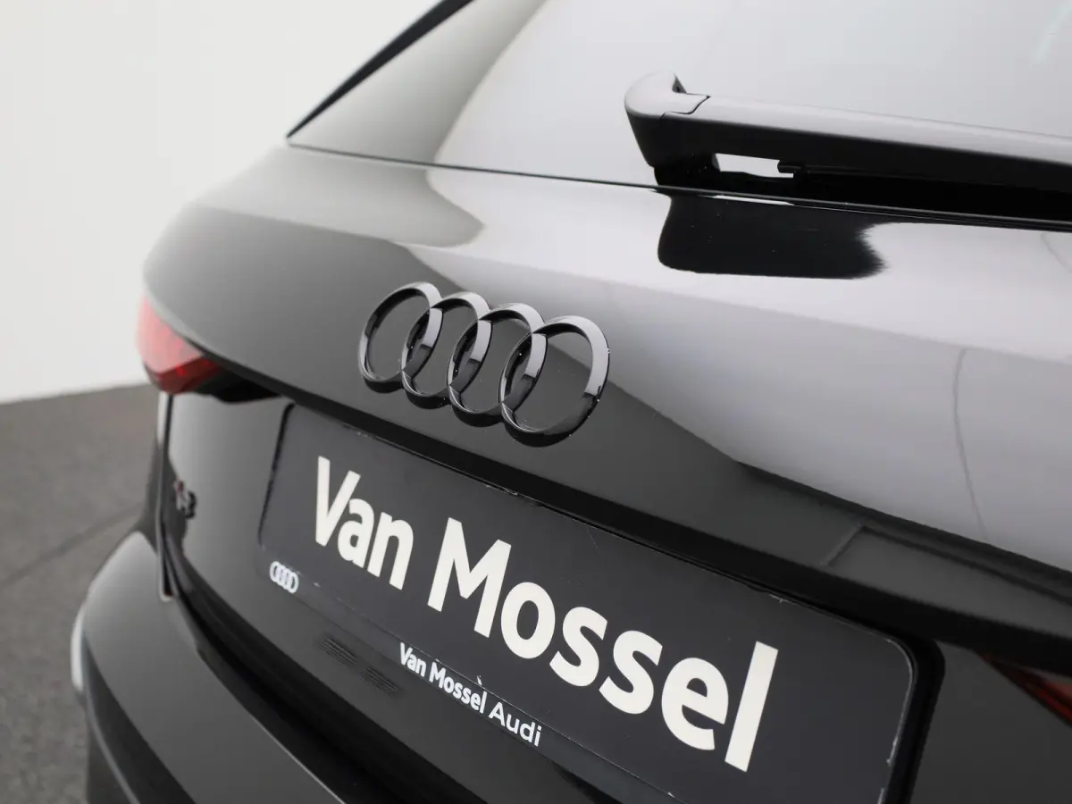 40 TFSI e Advanced edition 204 PK l Adaptive cruise control l Achteruitrijcamera l Stoelverwarming l Climate Control l Navigatie l Apple Carplay / Android Auto l Elektr. instel. bestuurd.sto