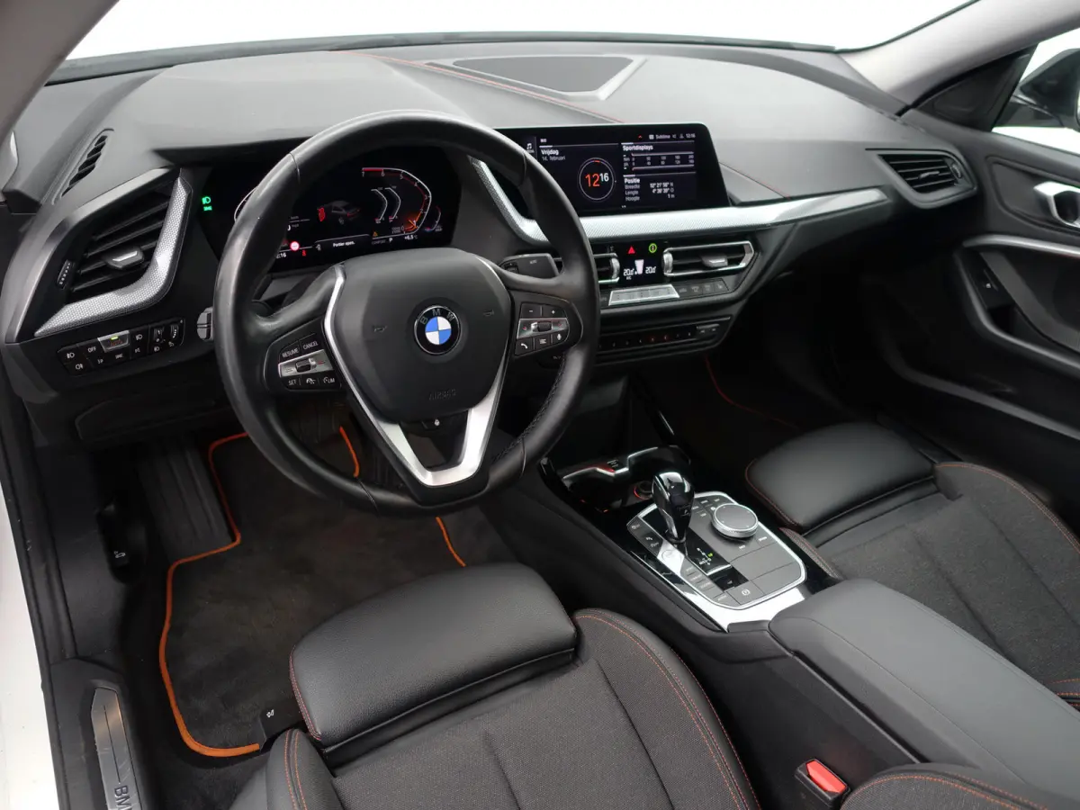 218i M Executive Edition Aut- Panoramadak, Stuur/Stoelverwarming, Sfeerverlichting, Carplay, Sport Interieur