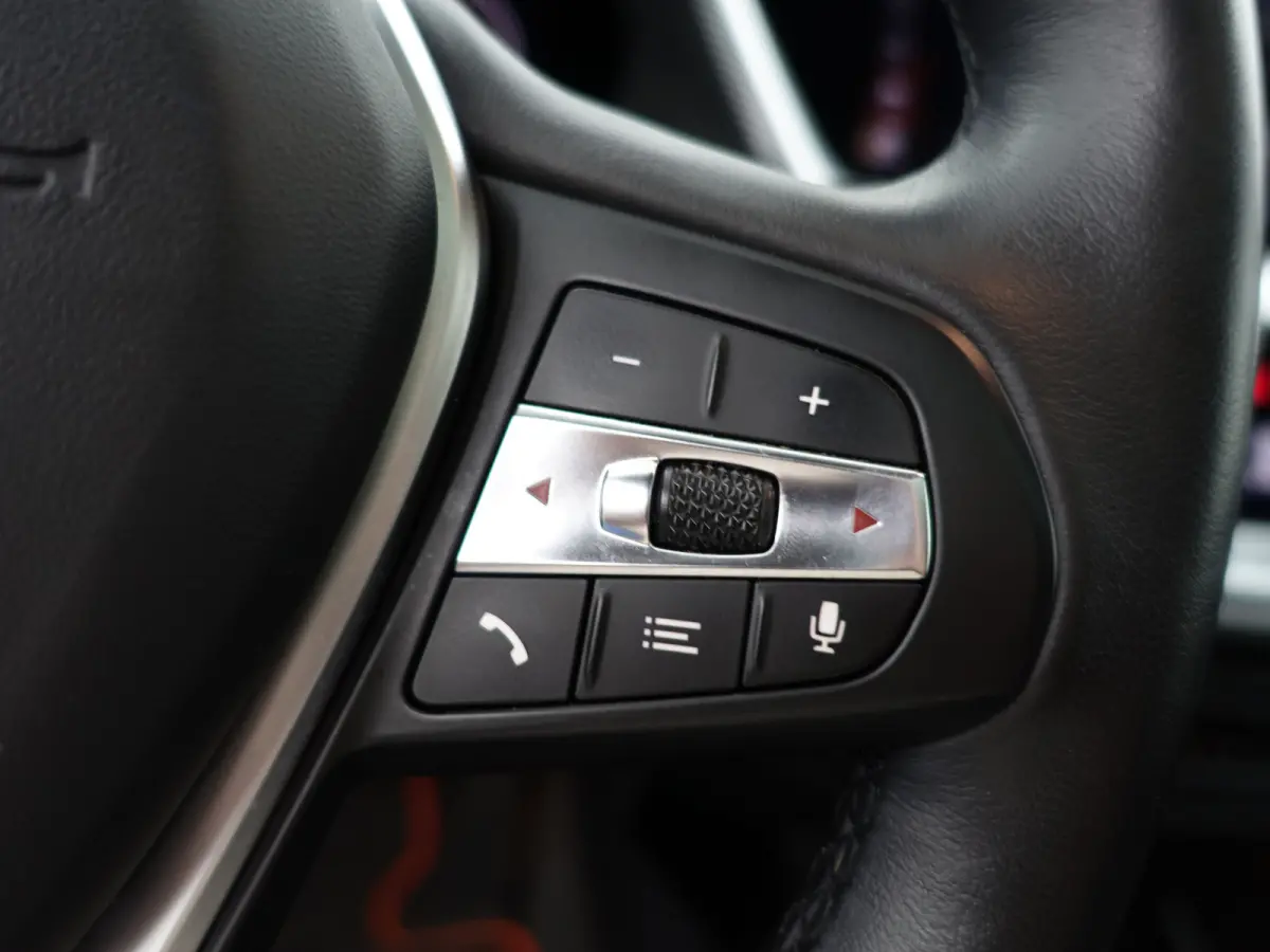 218i M Executive Edition Aut- Panoramadak, Stuur/Stoelverwarming, Sfeerverlichting, Carplay, Sport Interieur