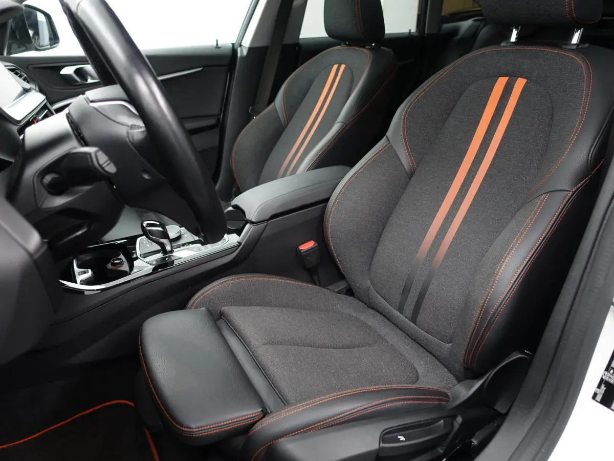 218i M Executive Edition Aut- Panoramadak, Stuur/Stoelverwarming, Sfeerverlichting, Carplay, Sport Interieur