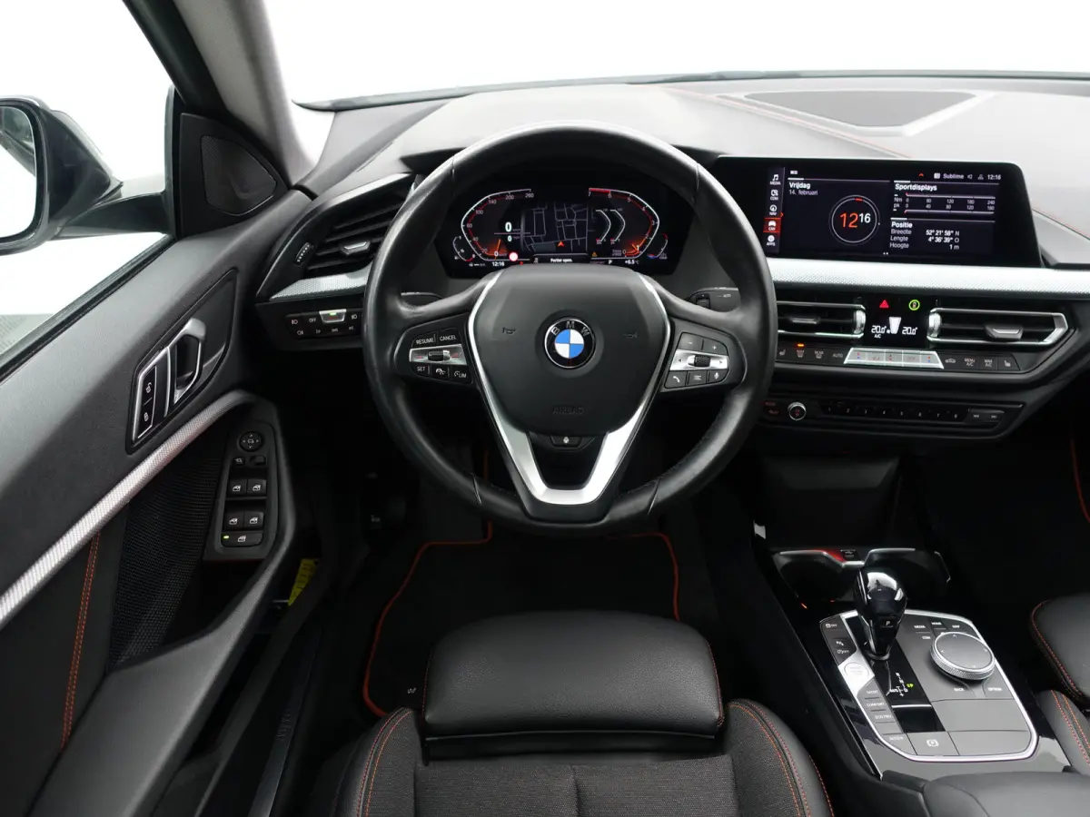218i M Executive Edition Aut- Panoramadak, Stuur/Stoelverwarming, Sfeerverlichting, Carplay, Sport Interieur