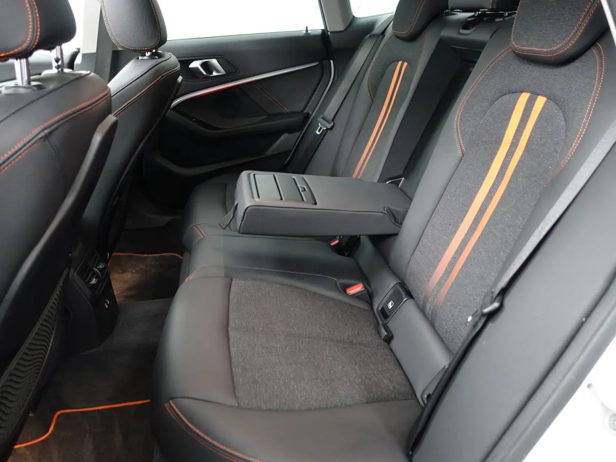 218i M Executive Edition Aut- Panoramadak, Stuur/Stoelverwarming, Sfeerverlichting, Carplay, Sport Interieur