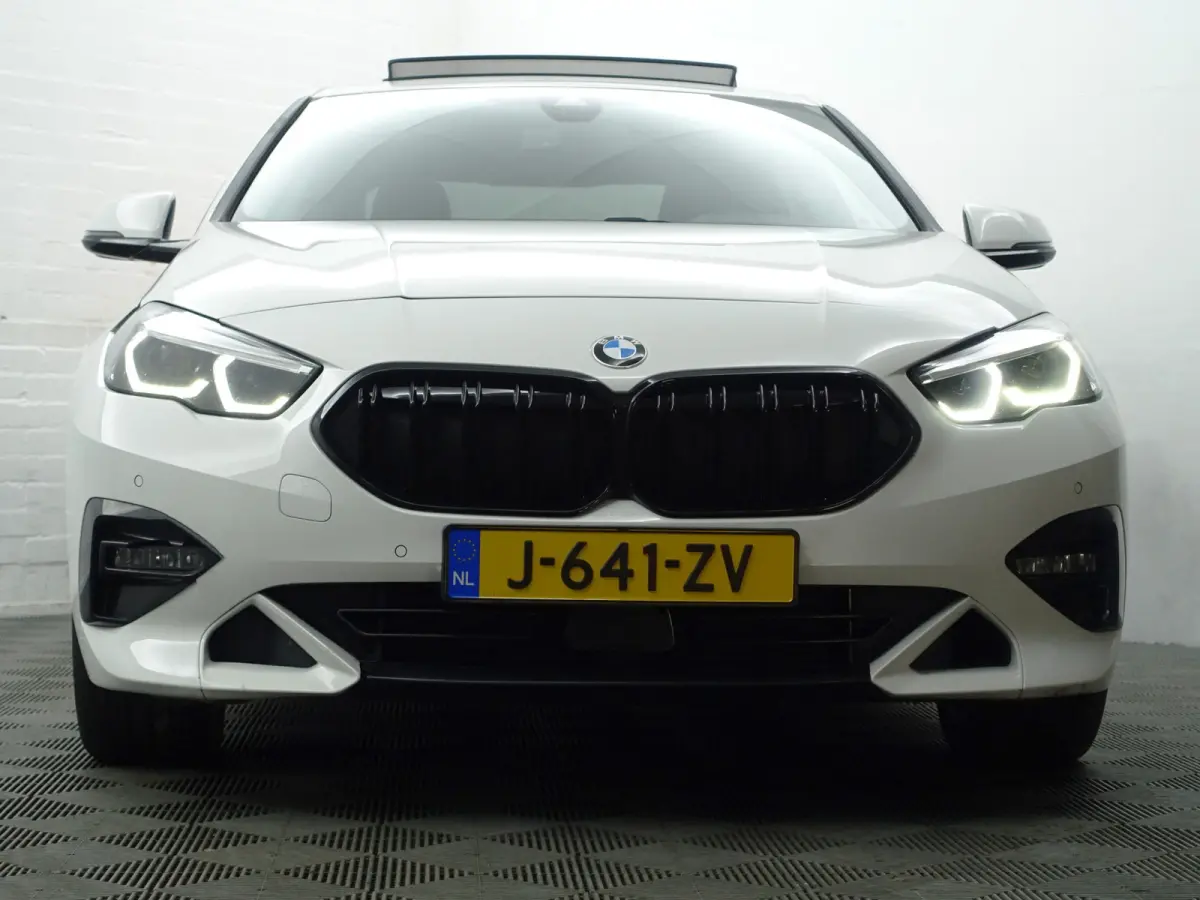 218i M Executive Edition Aut- Panoramadak, Stuur/Stoelverwarming, Sfeerverlichting, Carplay, Sport Interieur