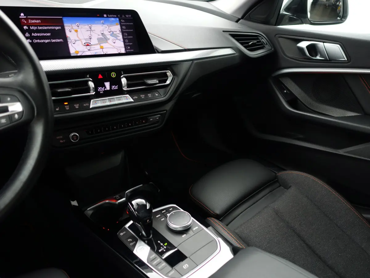 218i M Executive Edition Aut- Panoramadak, Stuur/Stoelverwarming, Sfeerverlichting, Carplay, Sport Interieur