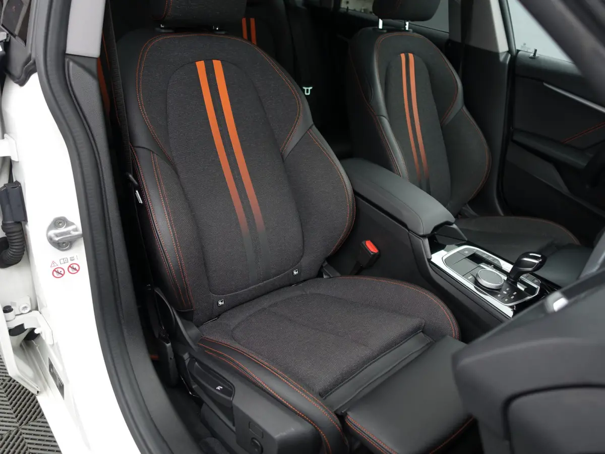 218i M Executive Edition Aut- Panoramadak, Stuur/Stoelverwarming, Sfeerverlichting, Carplay, Sport Interieur