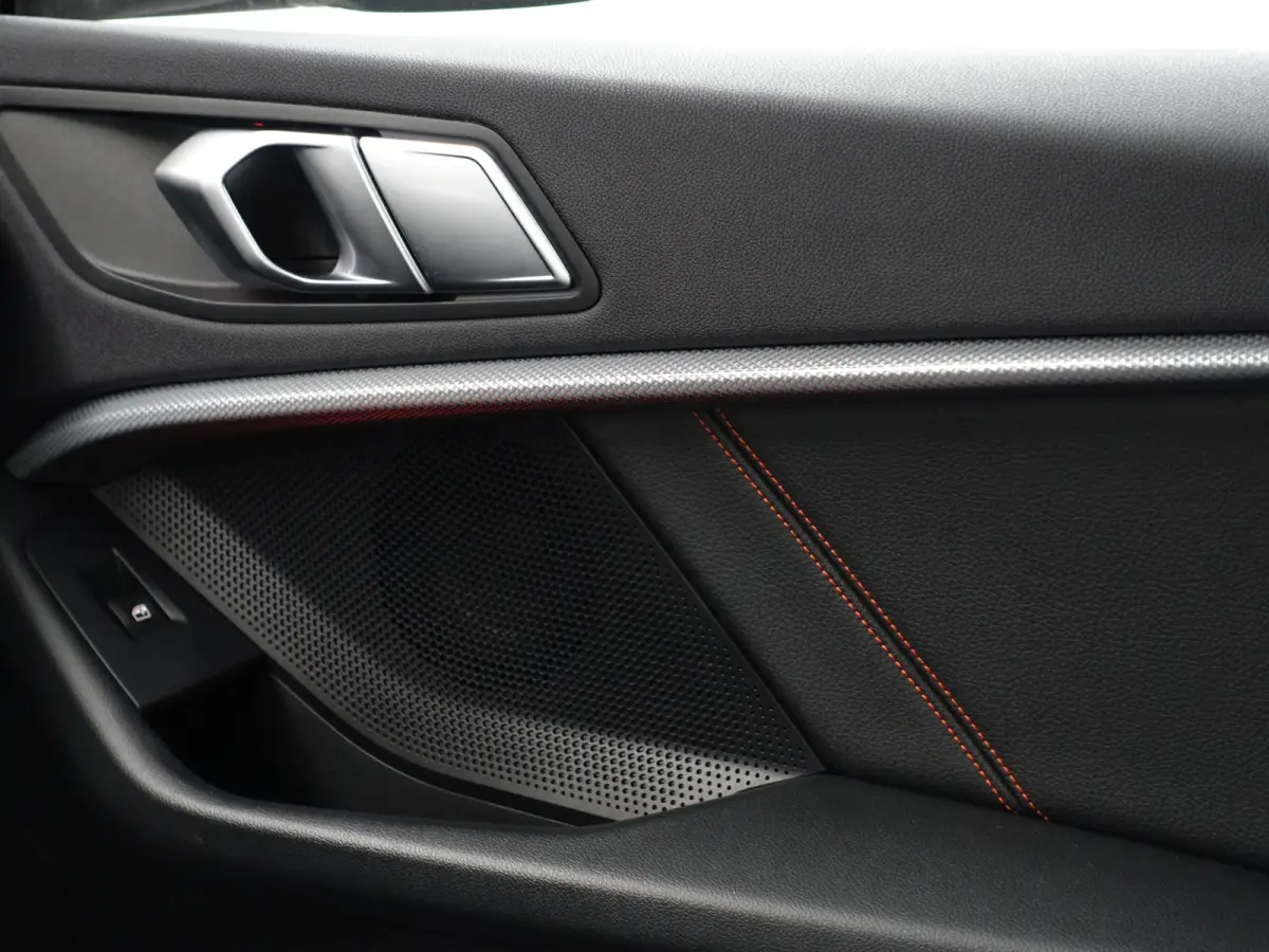 218i M Executive Edition Aut- Panoramadak, Stuur/Stoelverwarming, Sfeerverlichting, Carplay, Sport Interieur