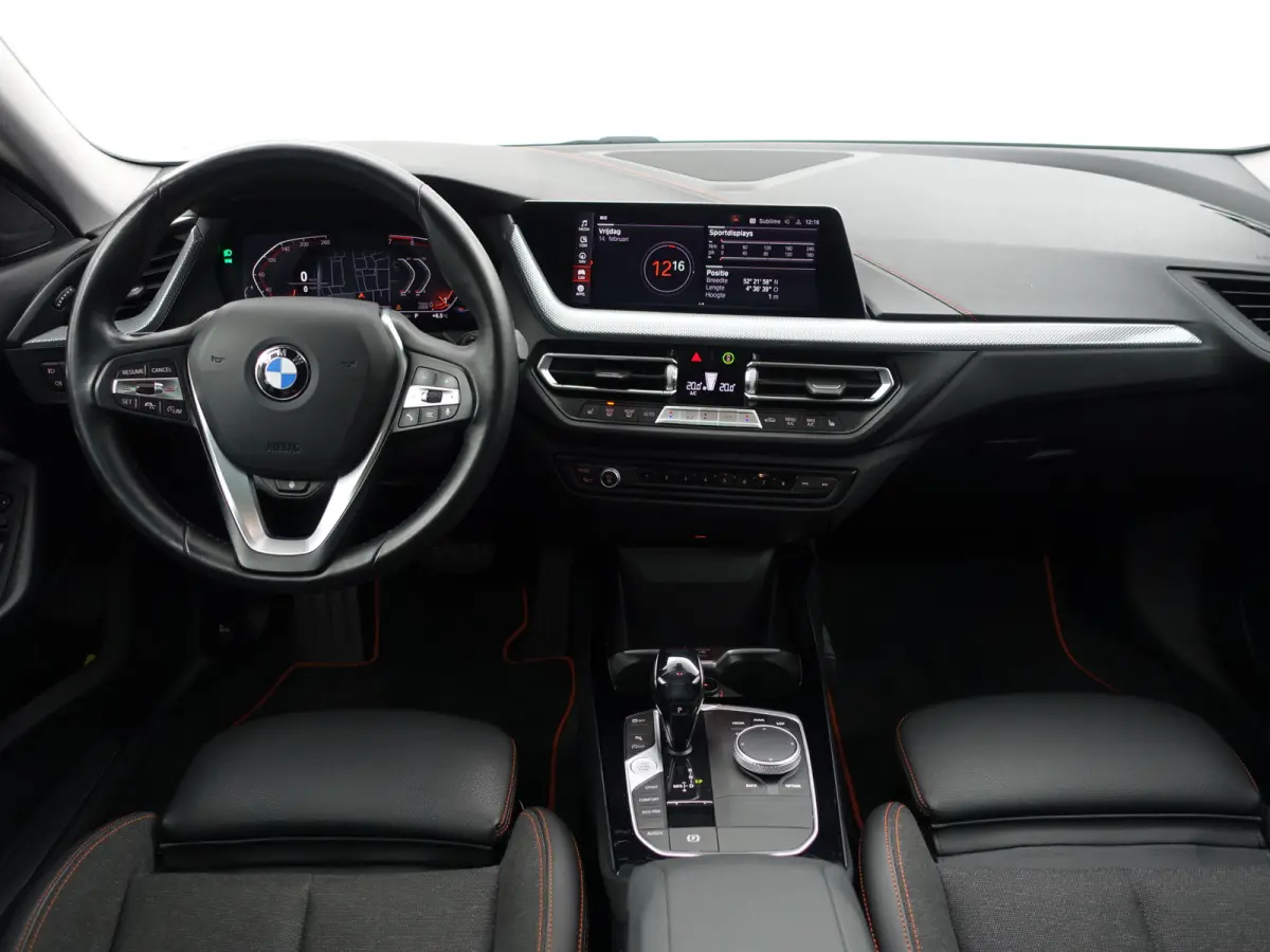 218i M Executive Edition Aut- Panoramadak, Stuur/Stoelverwarming, Sfeerverlichting, Carplay, Sport Interieur