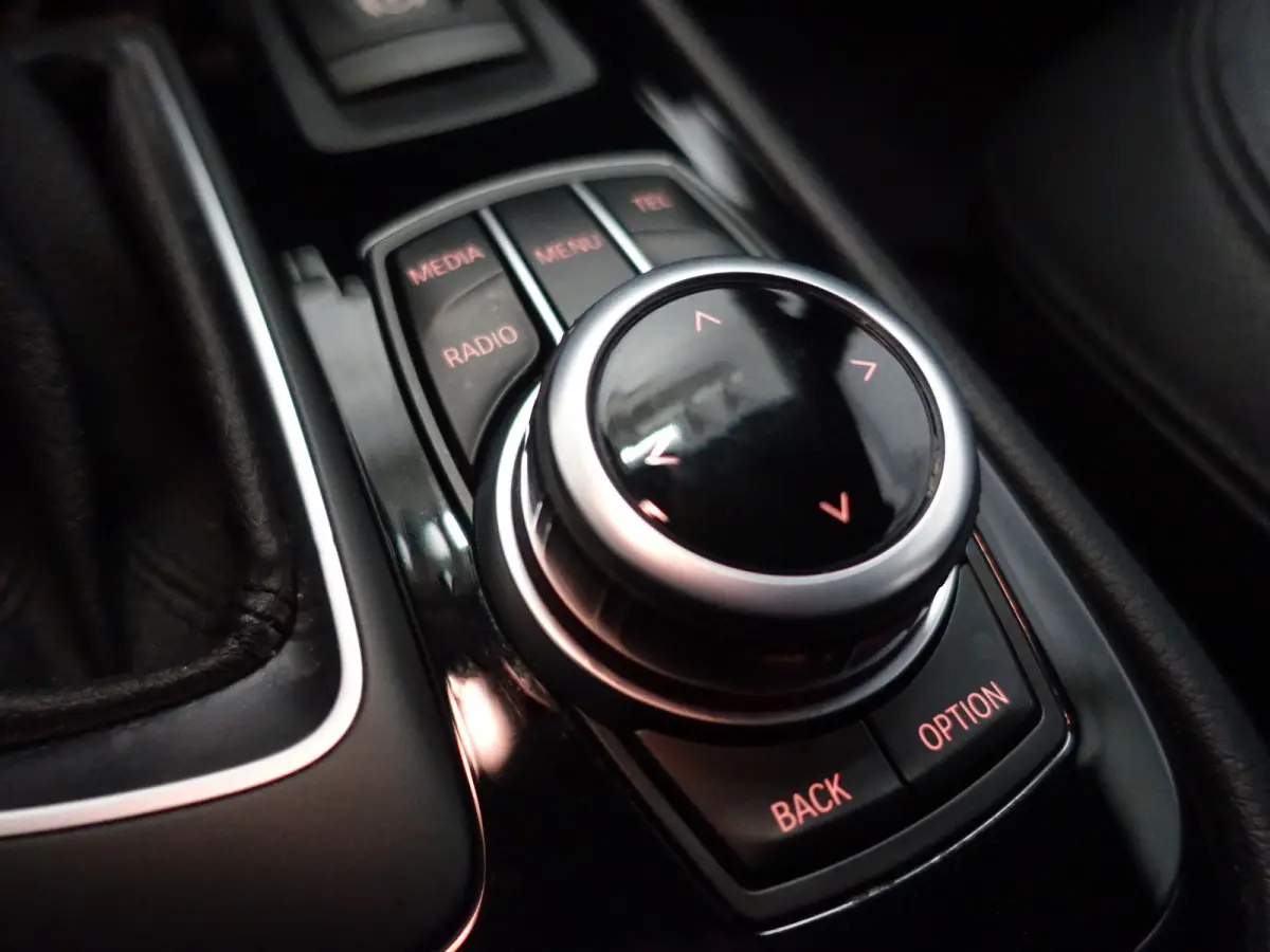 225xe iPerformance High Executive Aut- Park Assist, Xenon Led, Nappa Leder, Navigatie, Clima, Dynamic Select