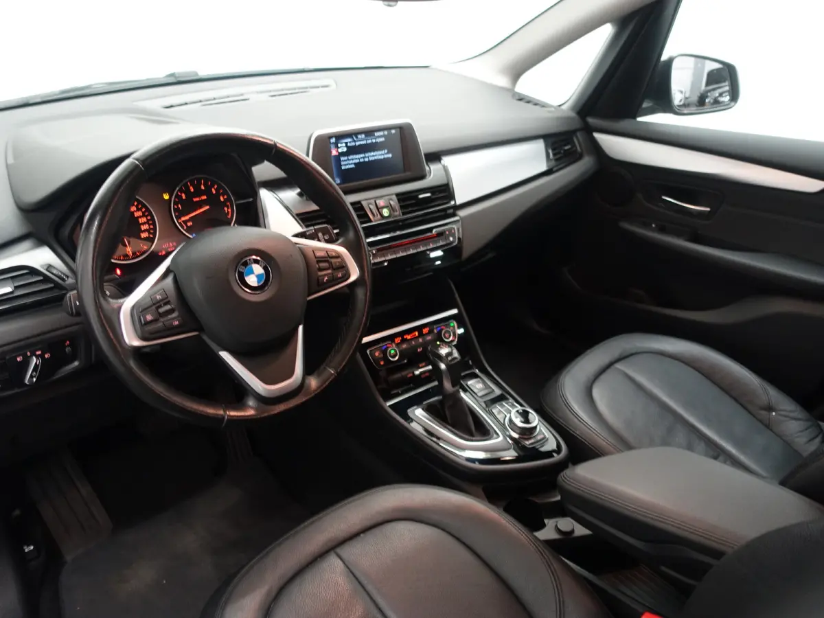 225xe iPerformance High Executive Aut- Park Assist, Xenon Led, Nappa Leder, Navigatie, Clima, Dynamic Select