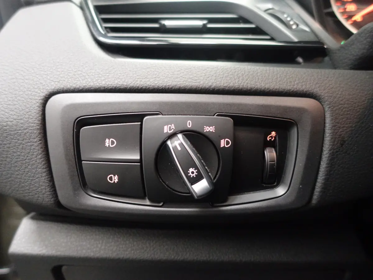 225xe iPerformance High Executive Aut- Park Assist, Xenon Led, Nappa Leder, Navigatie, Clima, Dynamic Select