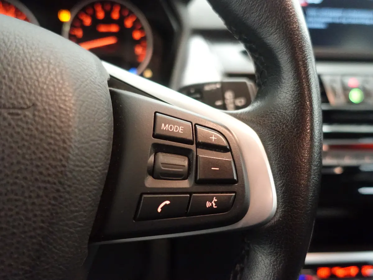 225xe iPerformance High Executive Aut- Park Assist, Xenon Led, Nappa Leder, Navigatie, Clima, Dynamic Select