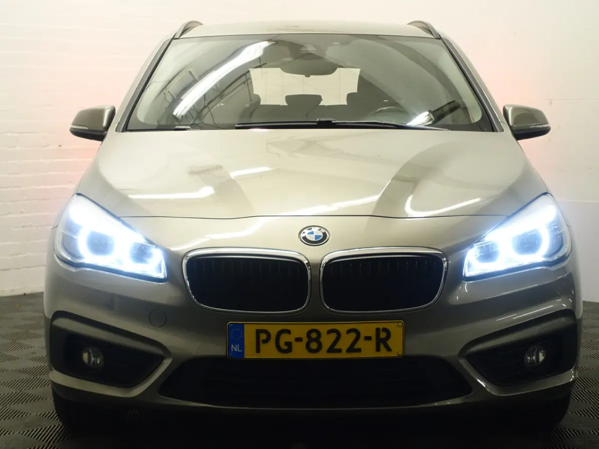 225xe iPerformance High Executive Aut- Park Assist, Xenon Led, Nappa Leder, Navigatie, Clima, Dynamic Select