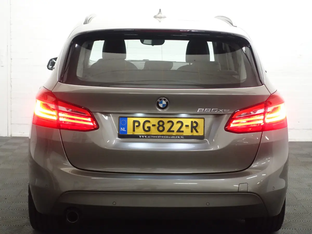 225xe iPerformance High Executive Aut- Park Assist, Xenon Led, Nappa Leder, Navigatie, Clima, Dynamic Select