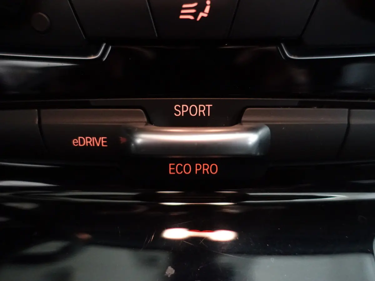 225xe iPerformance High Executive Aut- Park Assist, Xenon Led, Nappa Leder, Navigatie, Clima, Dynamic Select