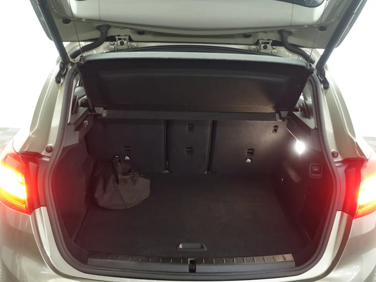 225xe iPerformance High Executive Aut- Park Assist, Xenon Led, Nappa Leder, Navigatie, Clima, Dynamic Select
