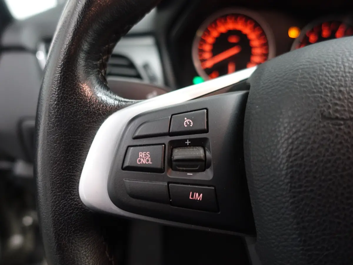 225xe iPerformance High Executive Aut- Park Assist, Xenon Led, Nappa Leder, Navigatie, Clima, Dynamic Select
