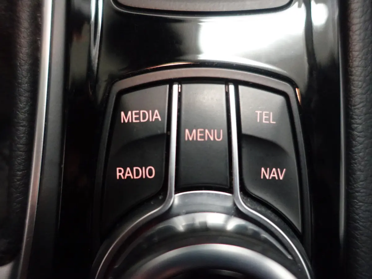 225xe iPerformance High Executive Aut- Park Assist, Xenon Led, Nappa Leder, Navigatie, Clima, Dynamic Select
