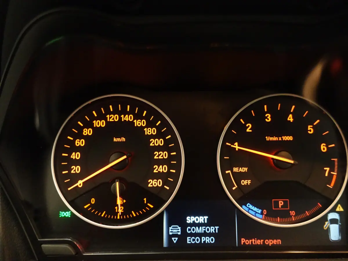225xe iPerformance High Executive Aut- Park Assist, Xenon Led, Nappa Leder, Navigatie, Clima, Dynamic Select