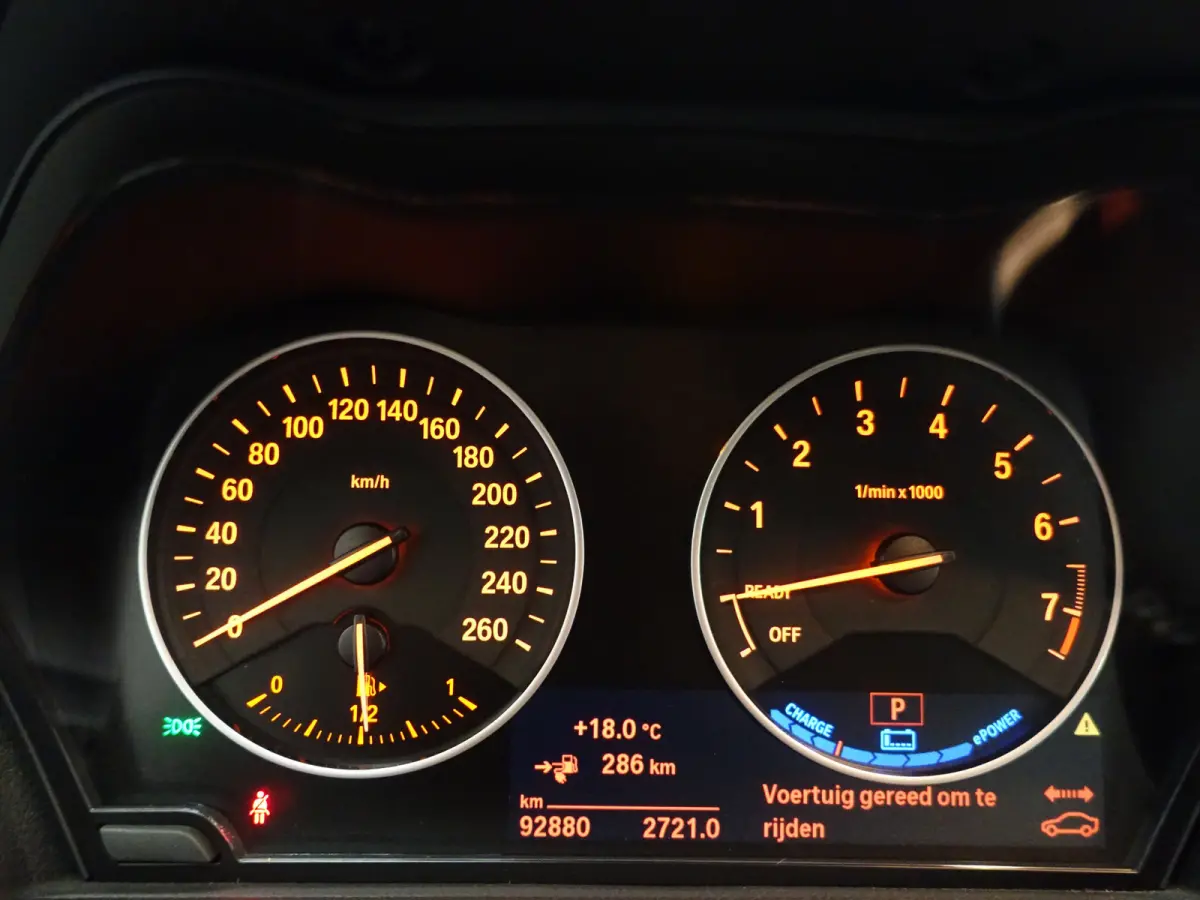 225xe iPerformance High Executive Aut- Park Assist, Xenon Led, Nappa Leder, Navigatie, Clima, Dynamic Select