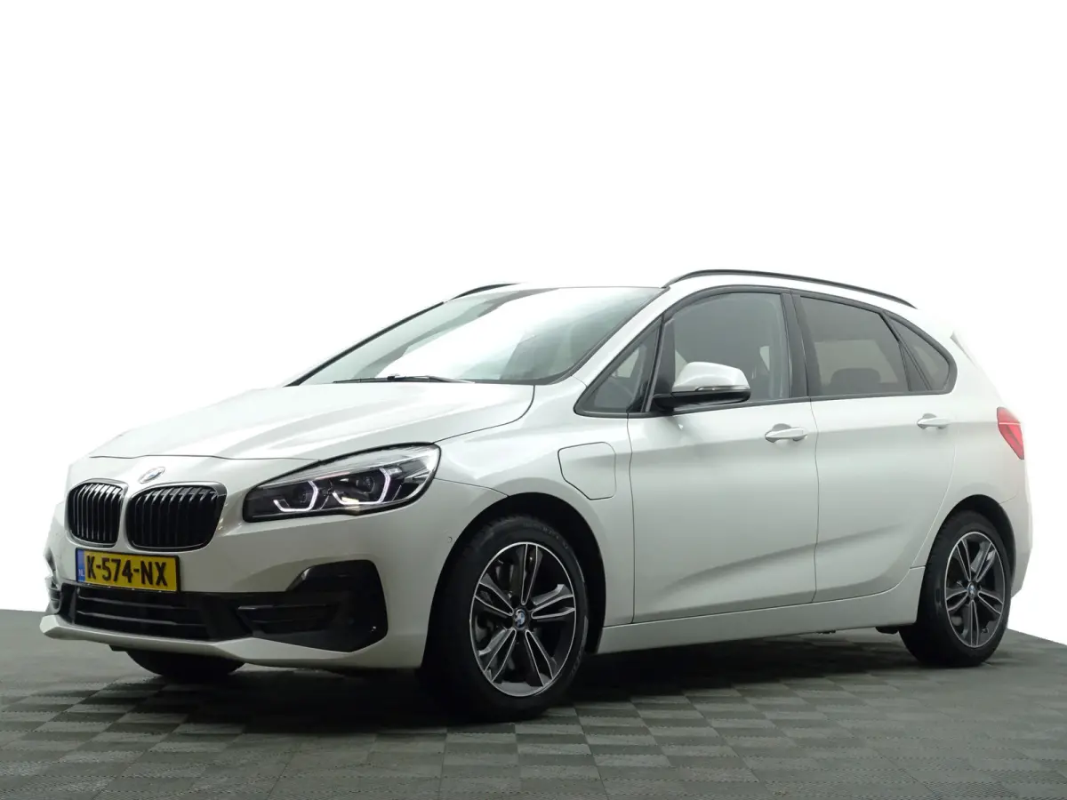 225xe iPerformance High Executive Aut- Xenon Led, Sport Interieur, Park Assist, Virtual Cockpit, Sfeerverlichting