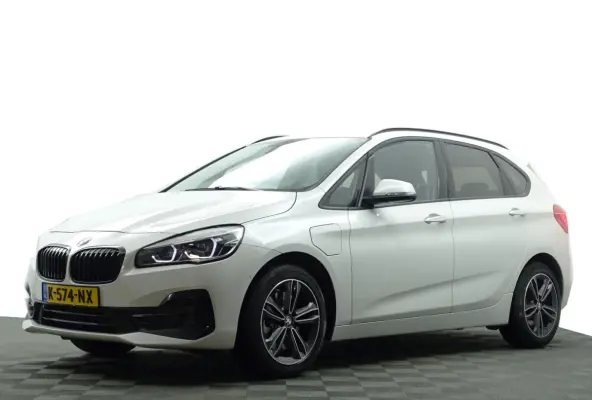 225xe iPerformance High Executive Aut- Xenon Led, Sport Interieur, Park Assist, Virtual Cockpit, Sfeerverlichting