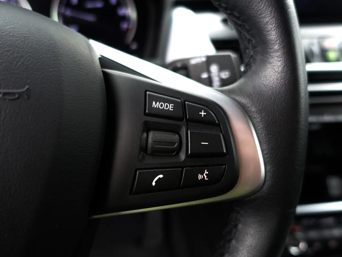 225xe iPerformance High Executive Aut- Xenon Led, Sport Interieur, Park Assist, Virtual Cockpit, Sfeerverlichting