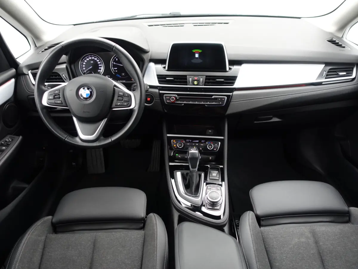 225xe iPerformance High Executive Aut- Xenon Led, Sport Interieur, Park Assist, Virtual Cockpit, Sfeerverlichting
