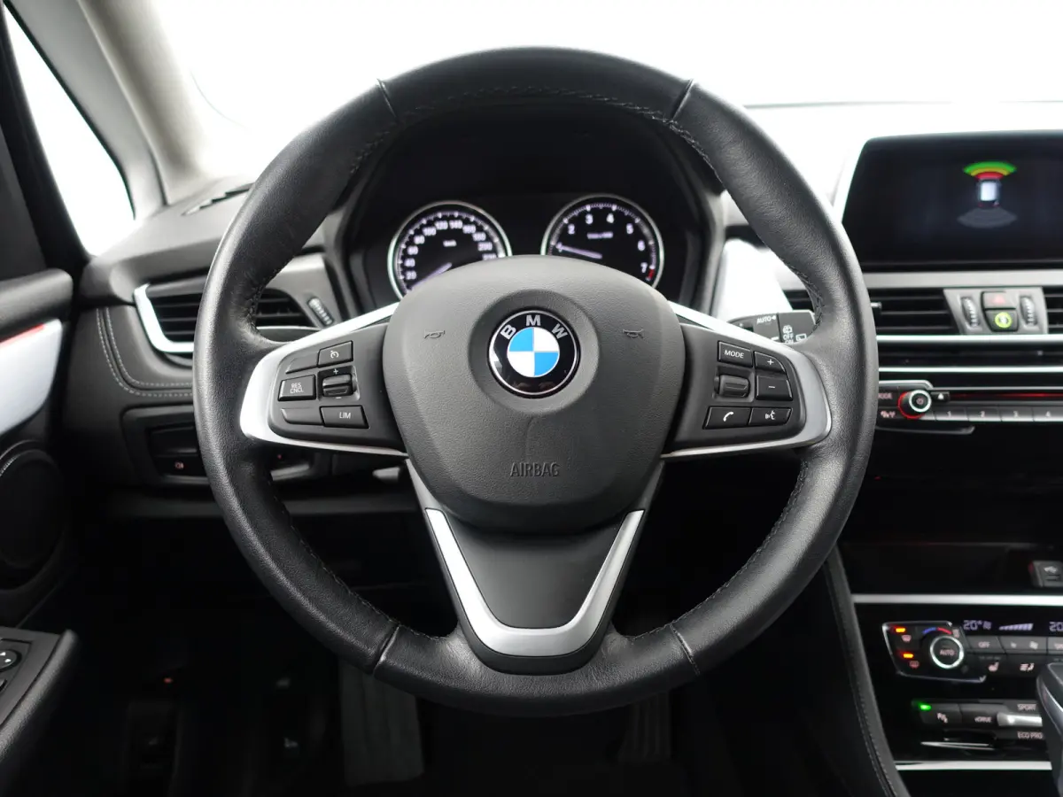 225xe iPerformance High Executive Aut- Xenon Led, Sport Interieur, Park Assist, Virtual Cockpit, Sfeerverlichting