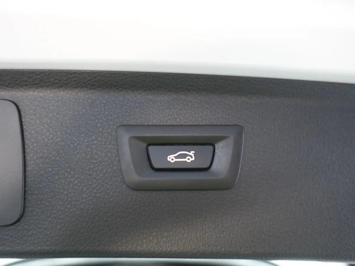 225xe iPerformance High Executive Aut- Xenon Led, Sport Interieur, Park Assist, Virtual Cockpit, Sfeerverlichting