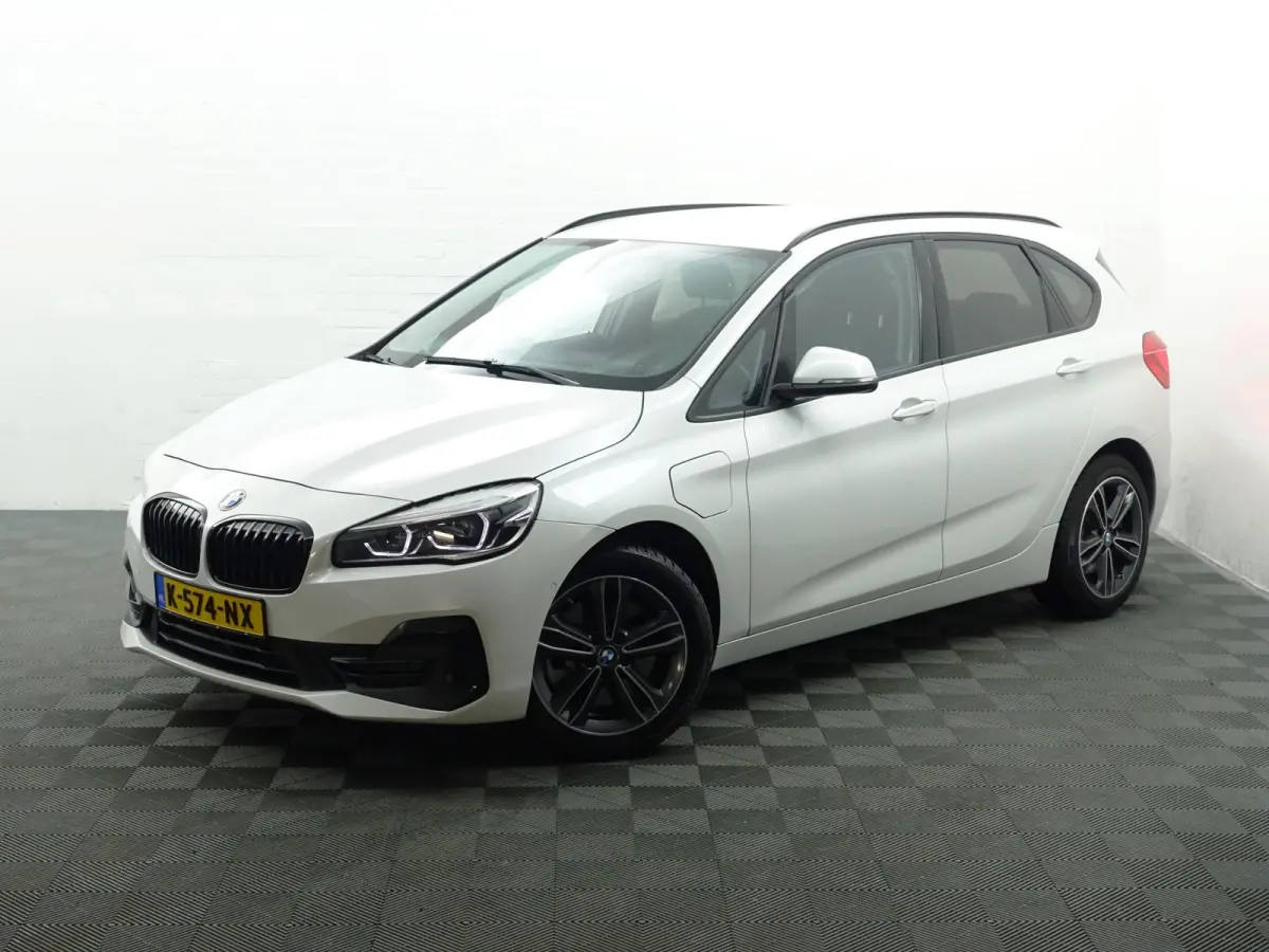 225xe iPerformance High Executive Aut- Xenon Led, Sport Interieur, Park Assist, Virtual Cockpit, Sfeerverlichting