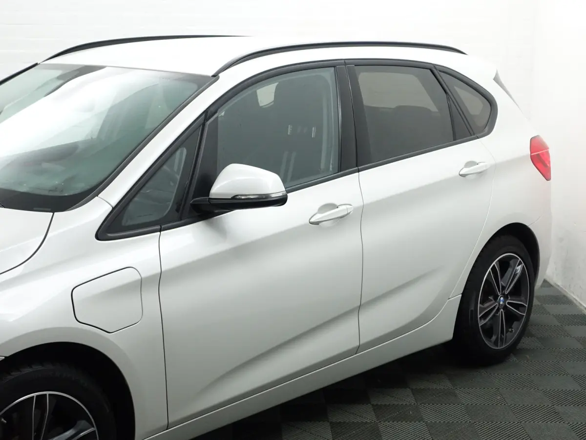 225xe iPerformance High Executive Aut- Xenon Led, Sport Interieur, Park Assist, Virtual Cockpit, Sfeerverlichting