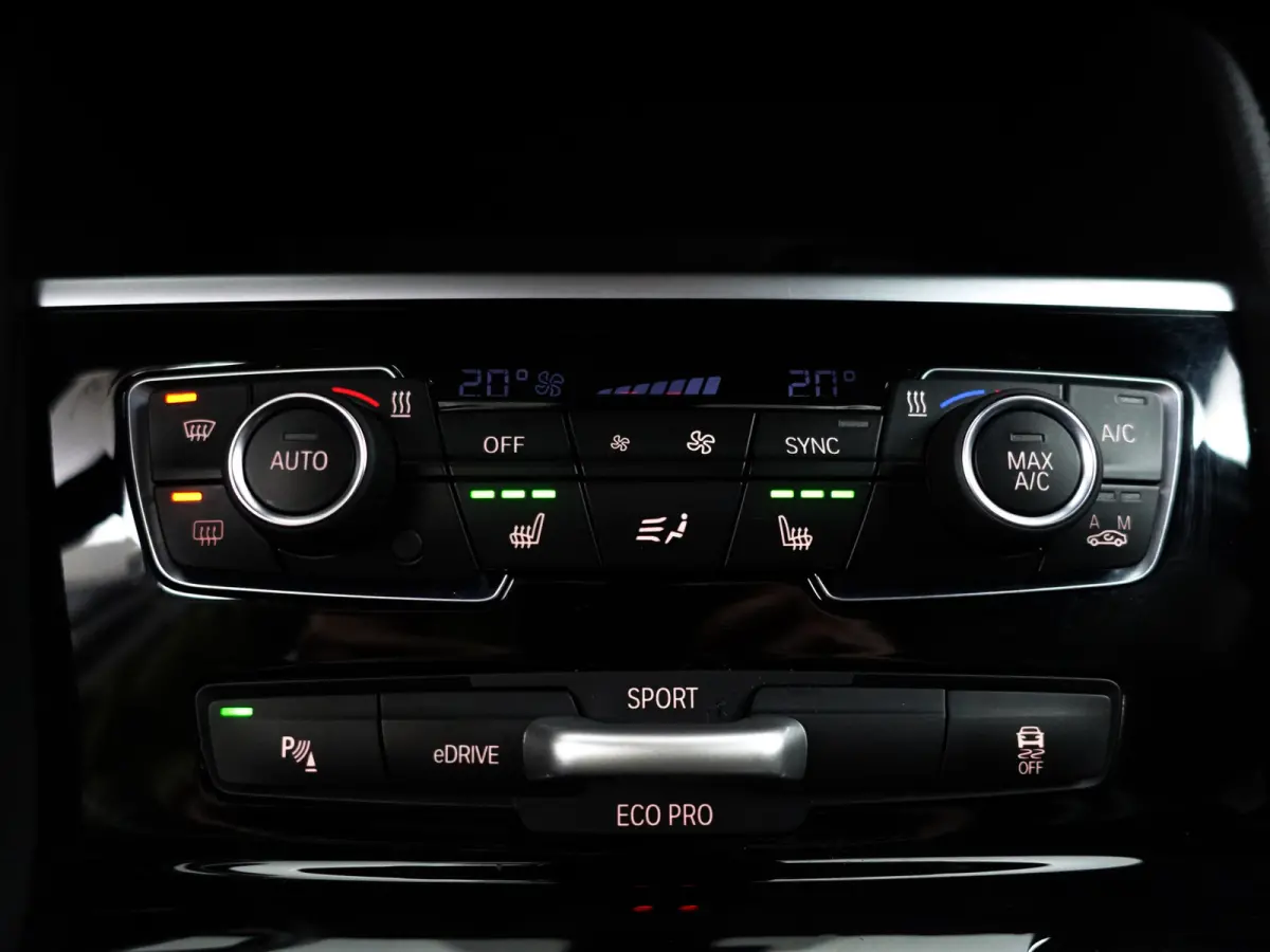 225xe iPerformance High Executive Aut- Xenon Led, Sport Interieur, Park Assist, Virtual Cockpit, Sfeerverlichting