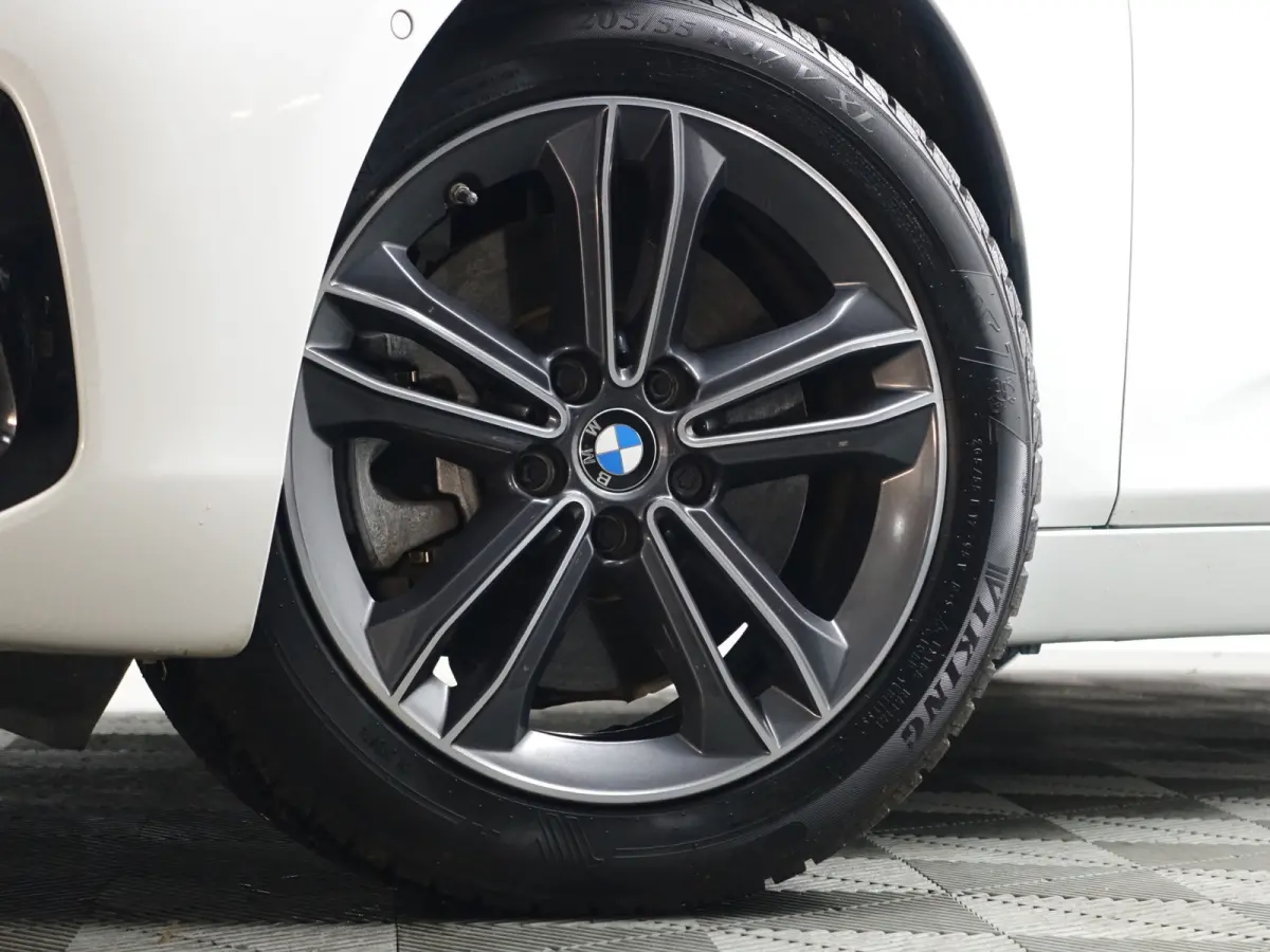 225xe iPerformance High Executive Aut- Xenon Led, Sport Interieur, Park Assist, Virtual Cockpit, Sfeerverlichting